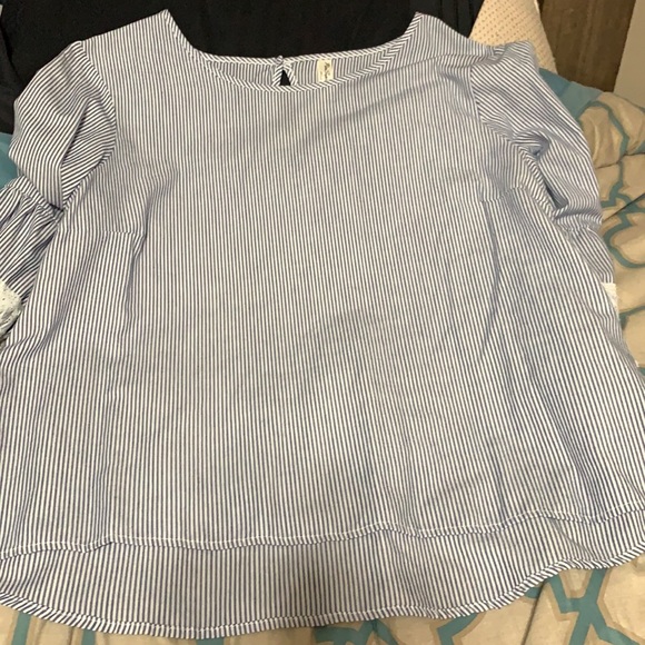 Smoke free. Like new dress shirt. - Picture 6 of 6